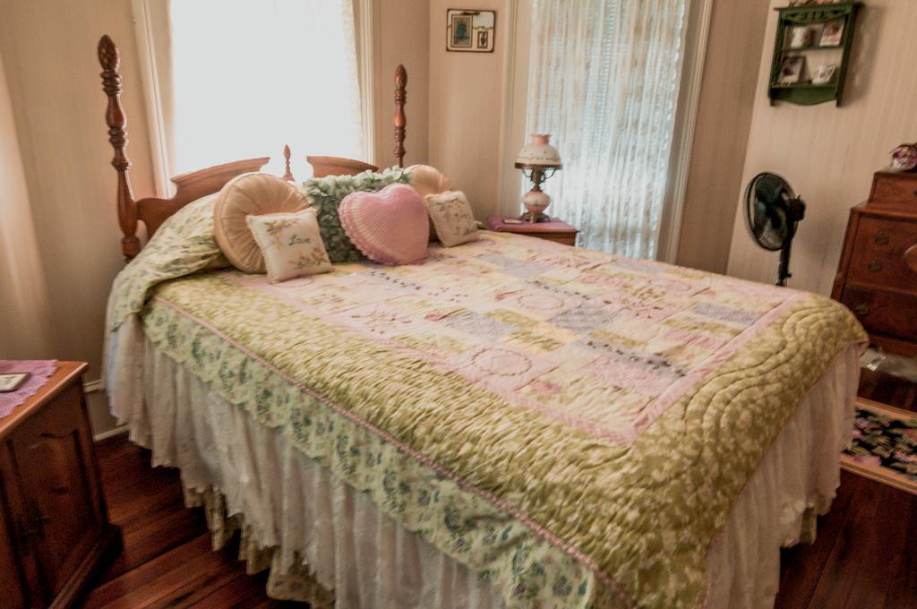 مبيت وإفطار Holly House Of Hamilton المظهر الخارجي الصورة