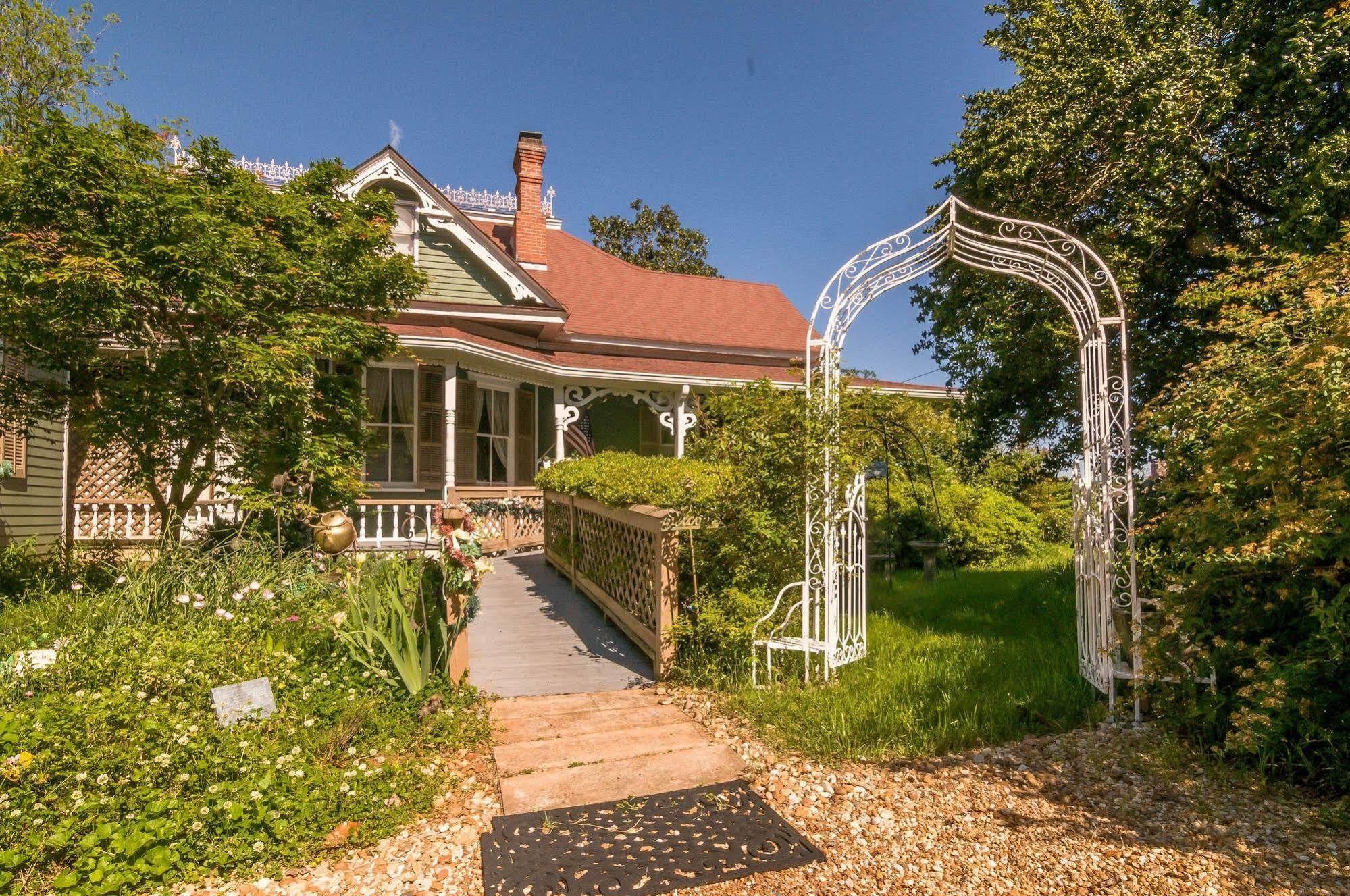 مبيت وإفطار Holly House Of Hamilton المظهر الخارجي الصورة